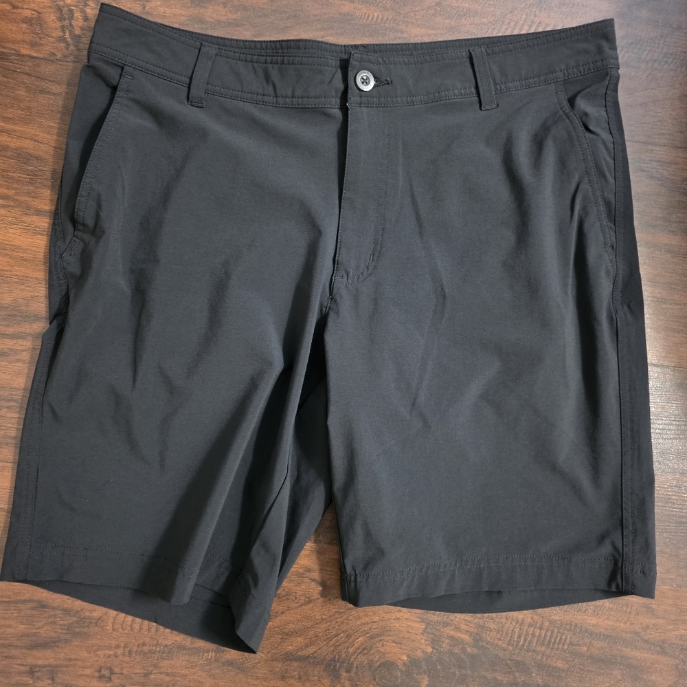 Mens Columbia Black Shorts, 36X10